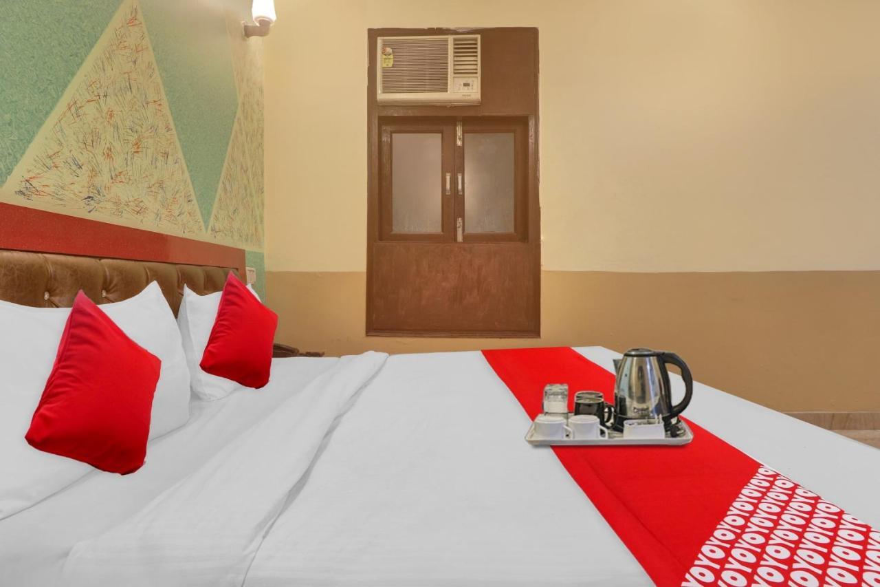 Hotel O Prince Home Stay Near Ambience Mall New Delhi Exteriör bild