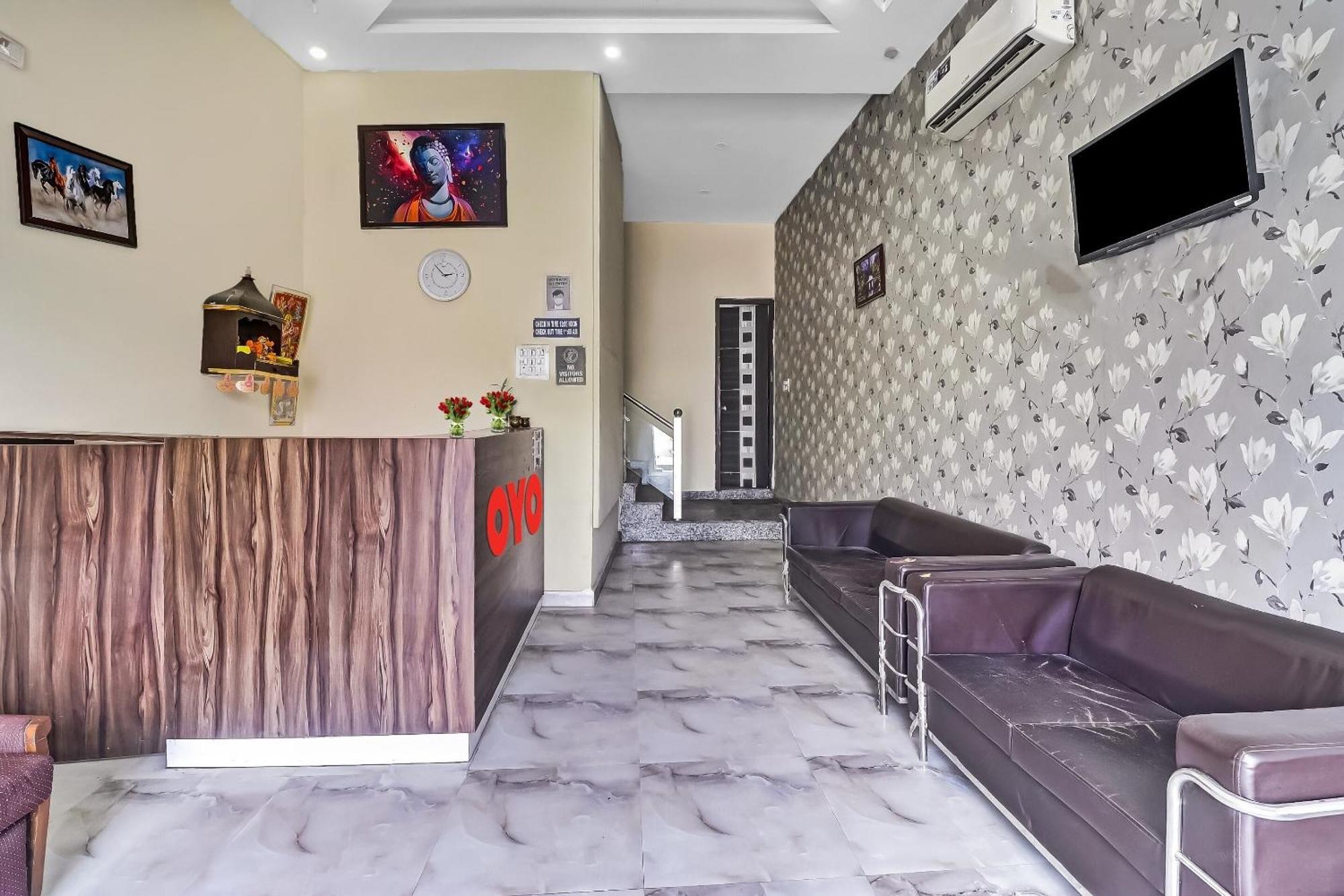 Hotel O Prince Home Stay Near Ambience Mall New Delhi Exteriör bild