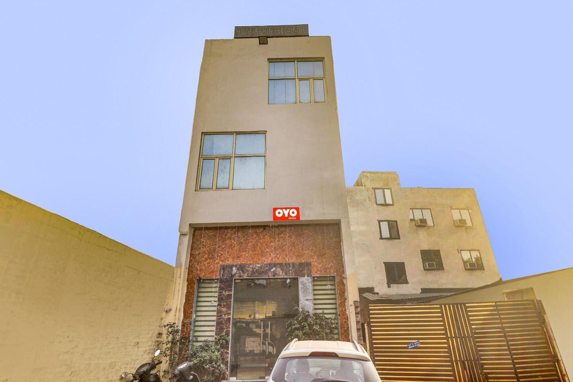 Hotel O Prince Home Stay Near Ambience Mall New Delhi Exteriör bild