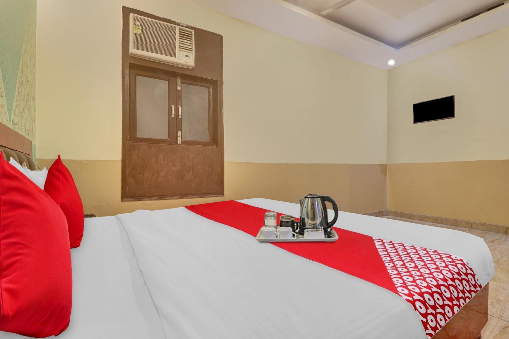 Hotel O Prince Home Stay Near Ambience Mall New Delhi Exteriör bild