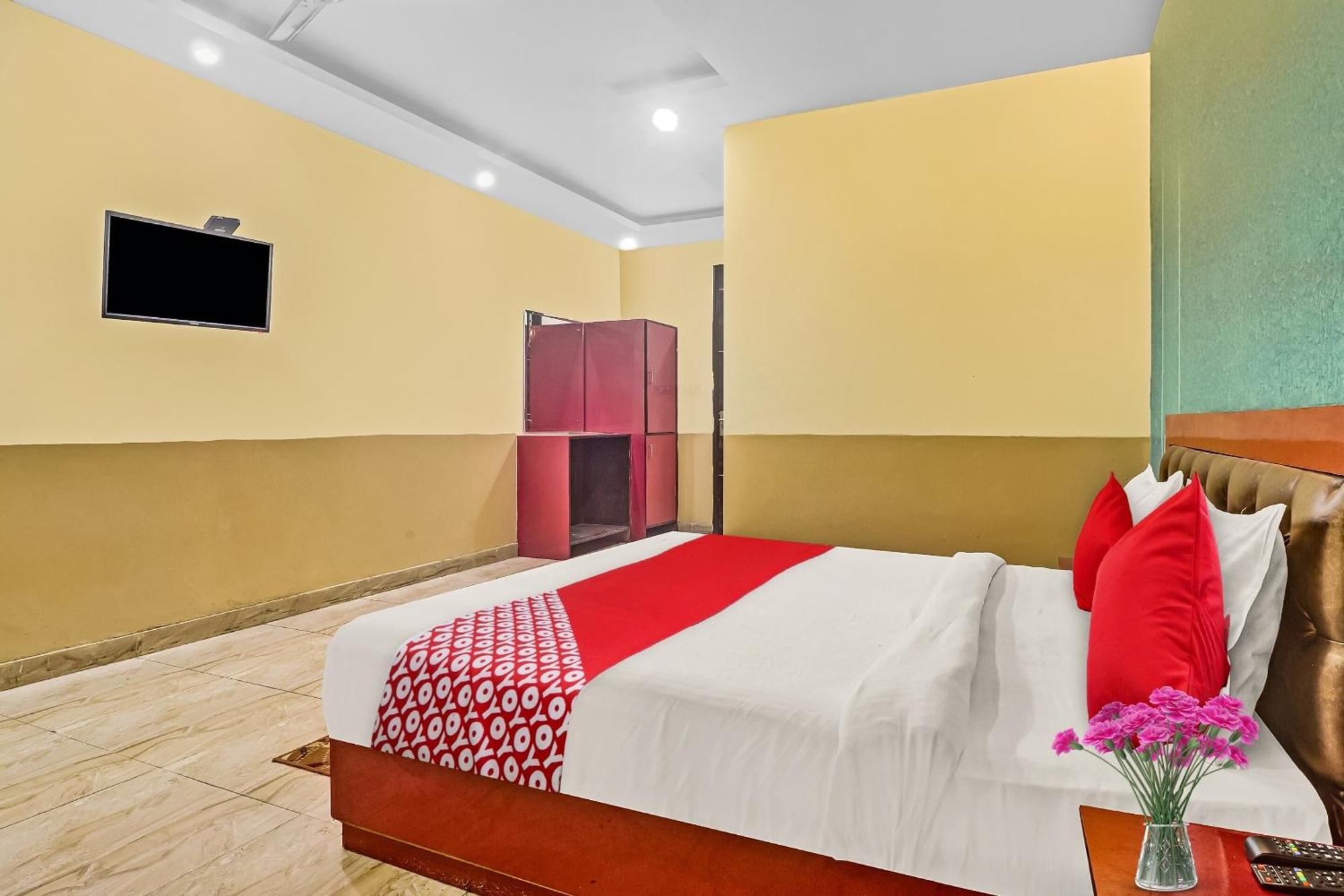Hotel O Prince Home Stay Near Ambience Mall New Delhi Exteriör bild
