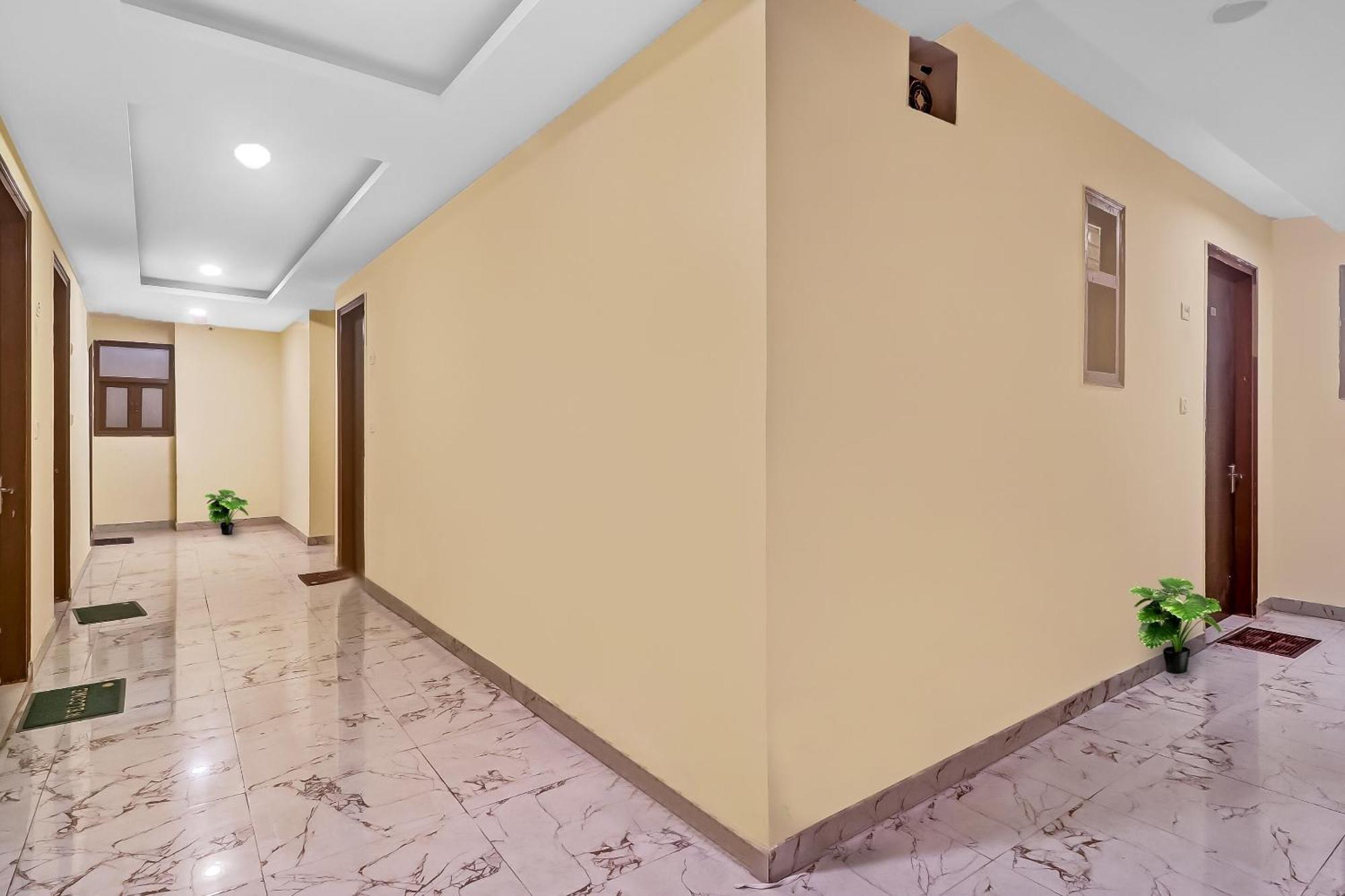 Hotel O Prince Home Stay Near Ambience Mall New Delhi Exteriör bild