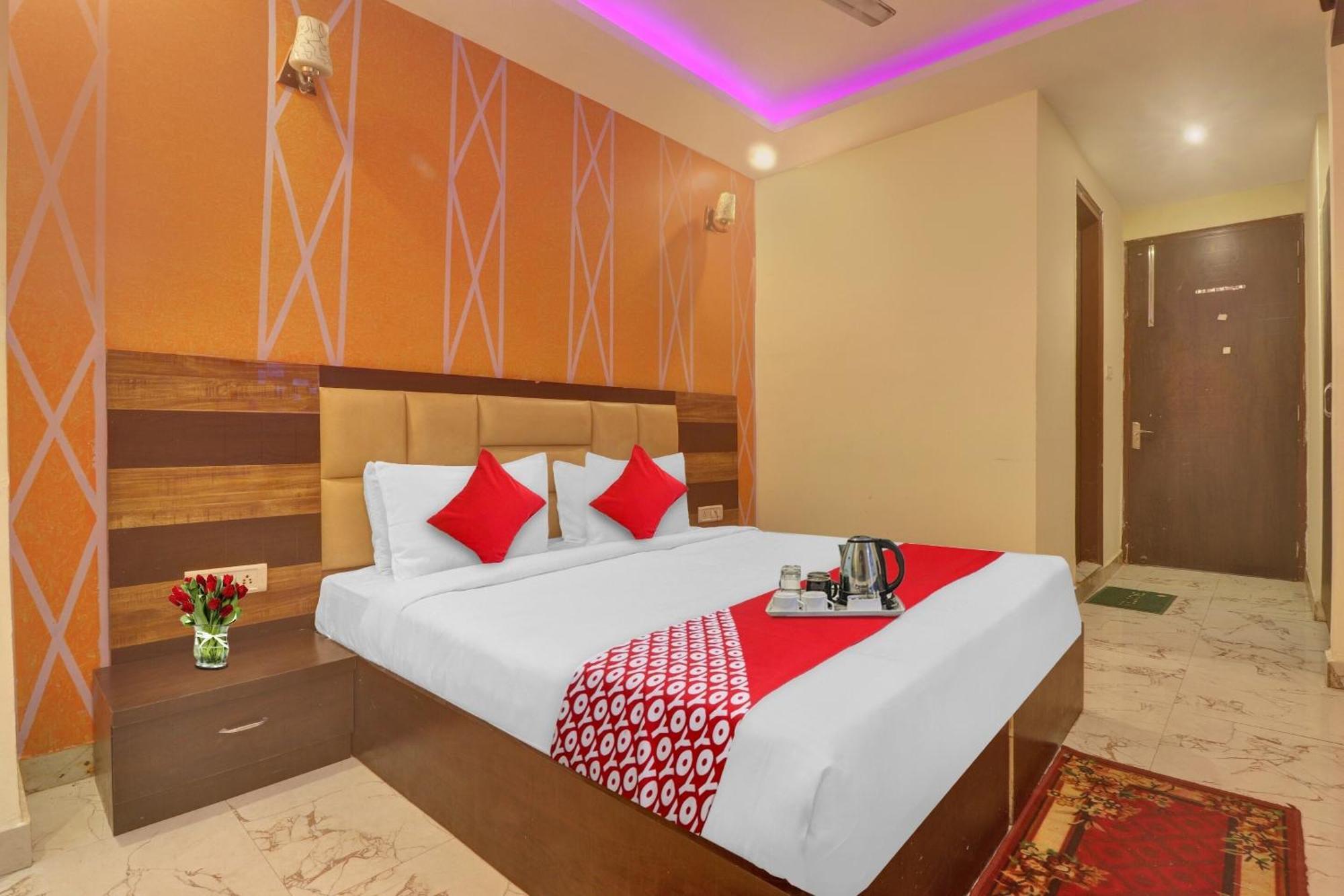 Hotel O Prince Home Stay Near Ambience Mall New Delhi Exteriör bild